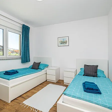 Maris With Private Pool Sveti Vid-Miholjice